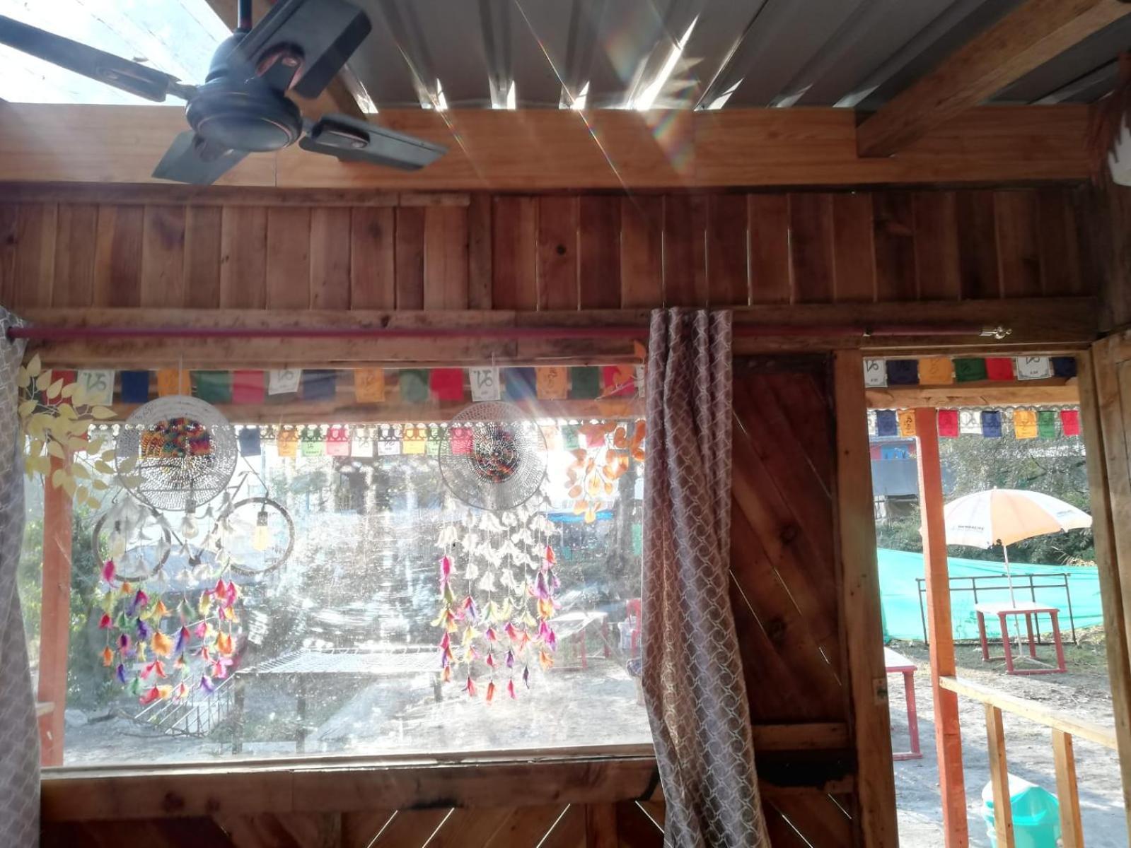 Shanti People Huts & Camp カソル 部屋 写真