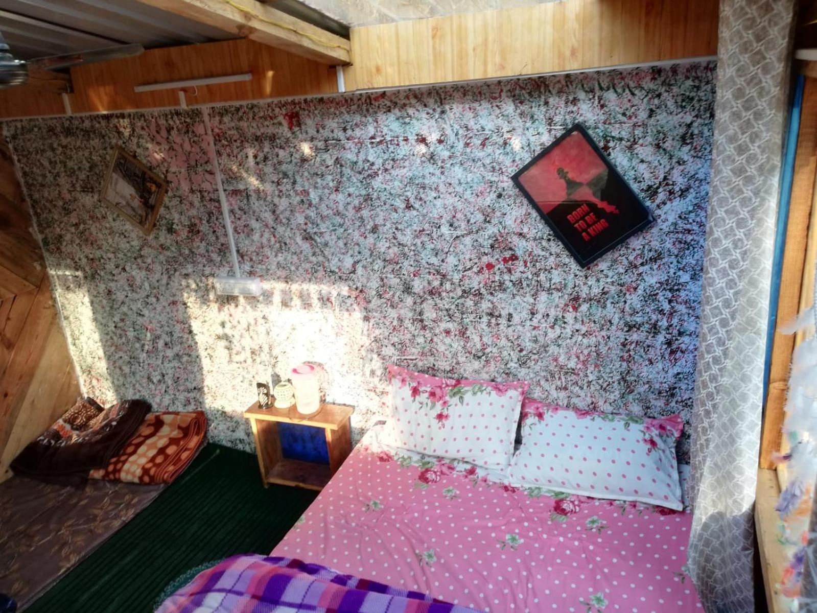 Shanti People Huts & Camp カソル 部屋 写真